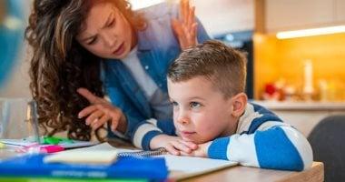 الامتحانات قربت.. 4 خطوات تخلي الأم تتابع مذاكرة الأولاد من غير عصبية – سبق 24