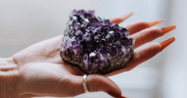 7 أحجار كريمة تجدد طاقة المرأة فى الويك إند.. أبرزها الجمشت – سبق 24