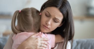 اسمعه وحسسه بالأمان.. 5 نصائح للتعامل مع الطفل ضحية التحرش – سبق 24