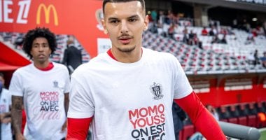 لاعبو نيس يرتدون قمصانا لدعم محمد عبد المنعم قبل مواجهة ريمس.. صور – سبق 24