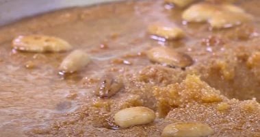 طريقة عمل البسبوسة المكرملة بخطوات بسيطة.. تنفع للعزومات المختلفة – سبق 24