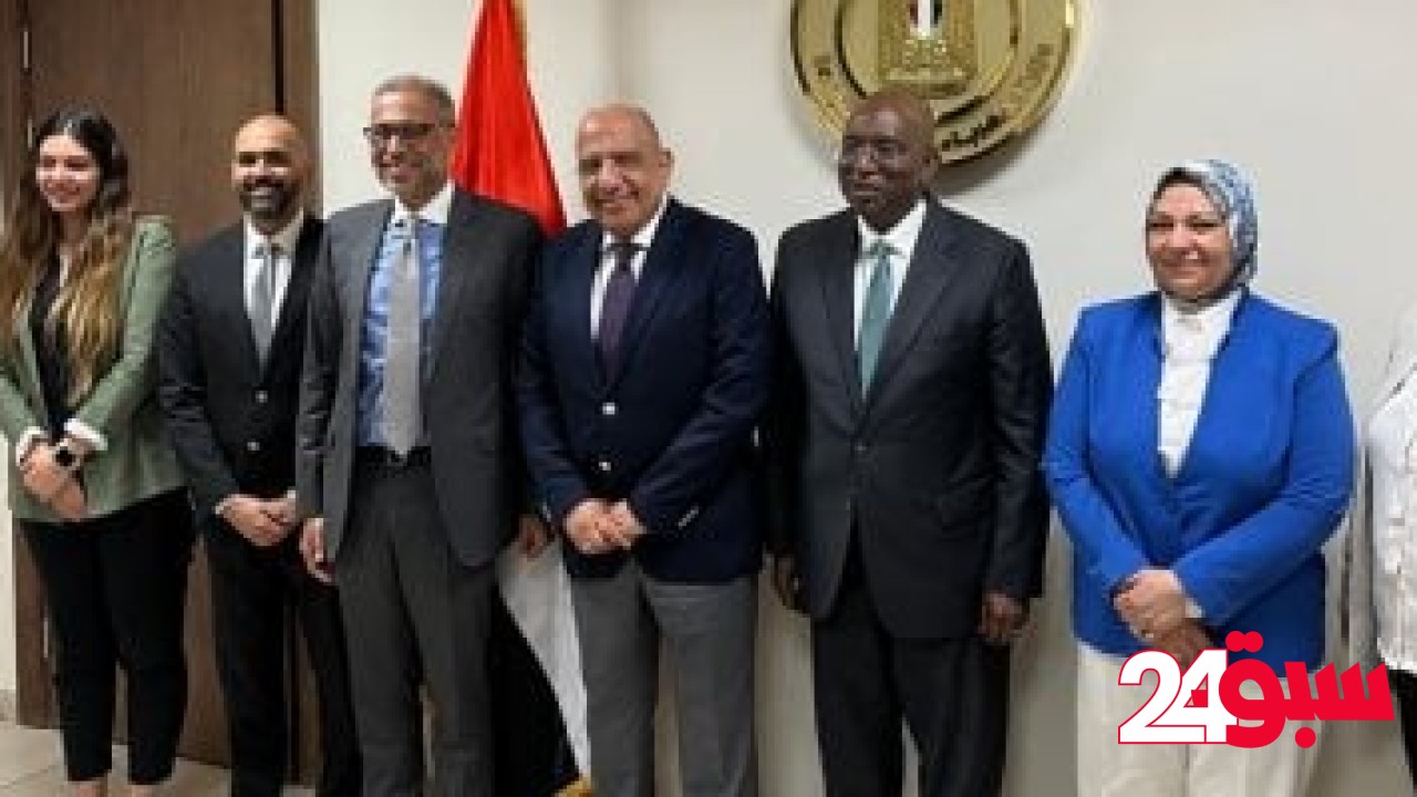 وزير الكهرباء يبحث مع وفد مؤسسة التمويل الدولية “iFC” سبل التعاون بالطاقة المتجددة – سبق 24