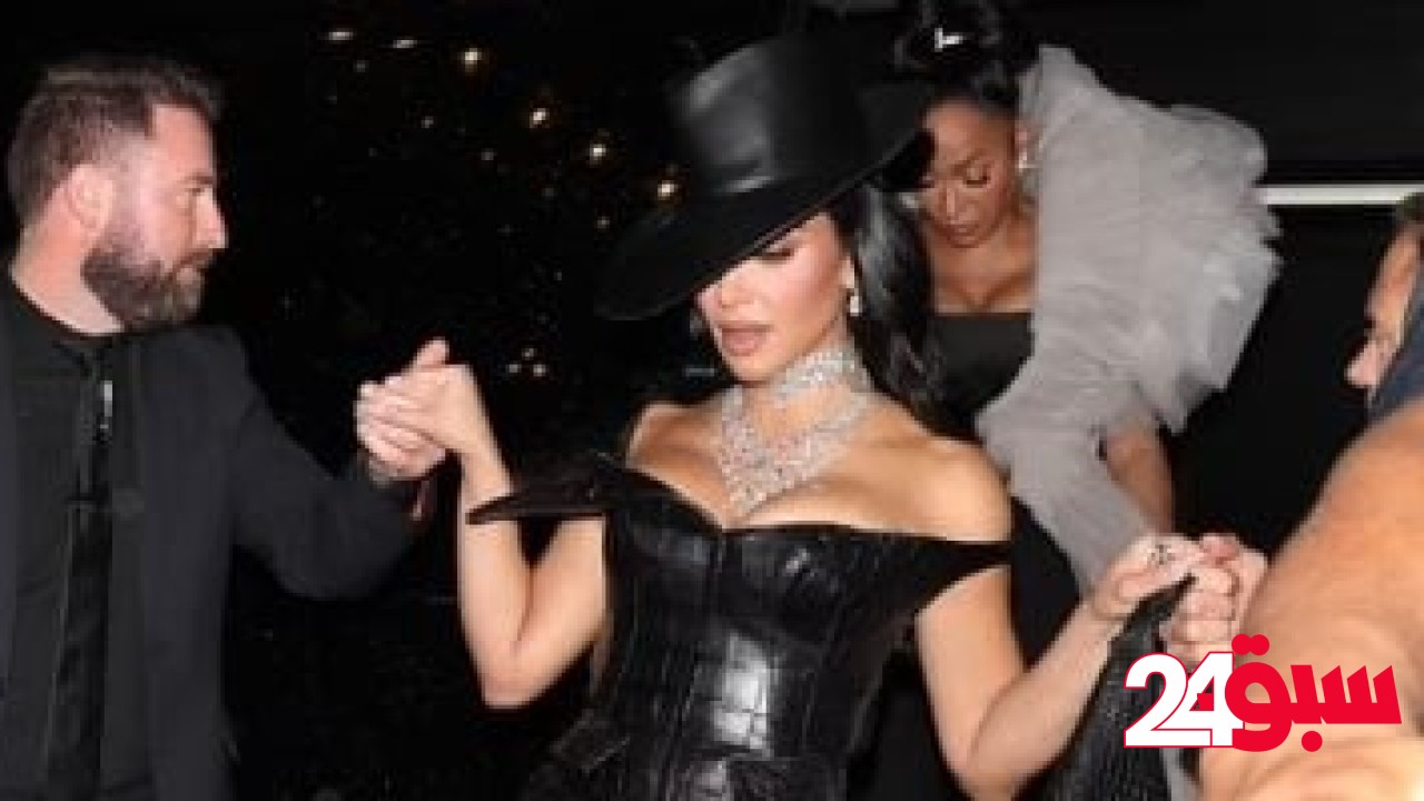 داس على ديل فستانها.. كيم كارداشيان توبخ حارس أمن بحفل Met Gala.. فيديو – سبق 24