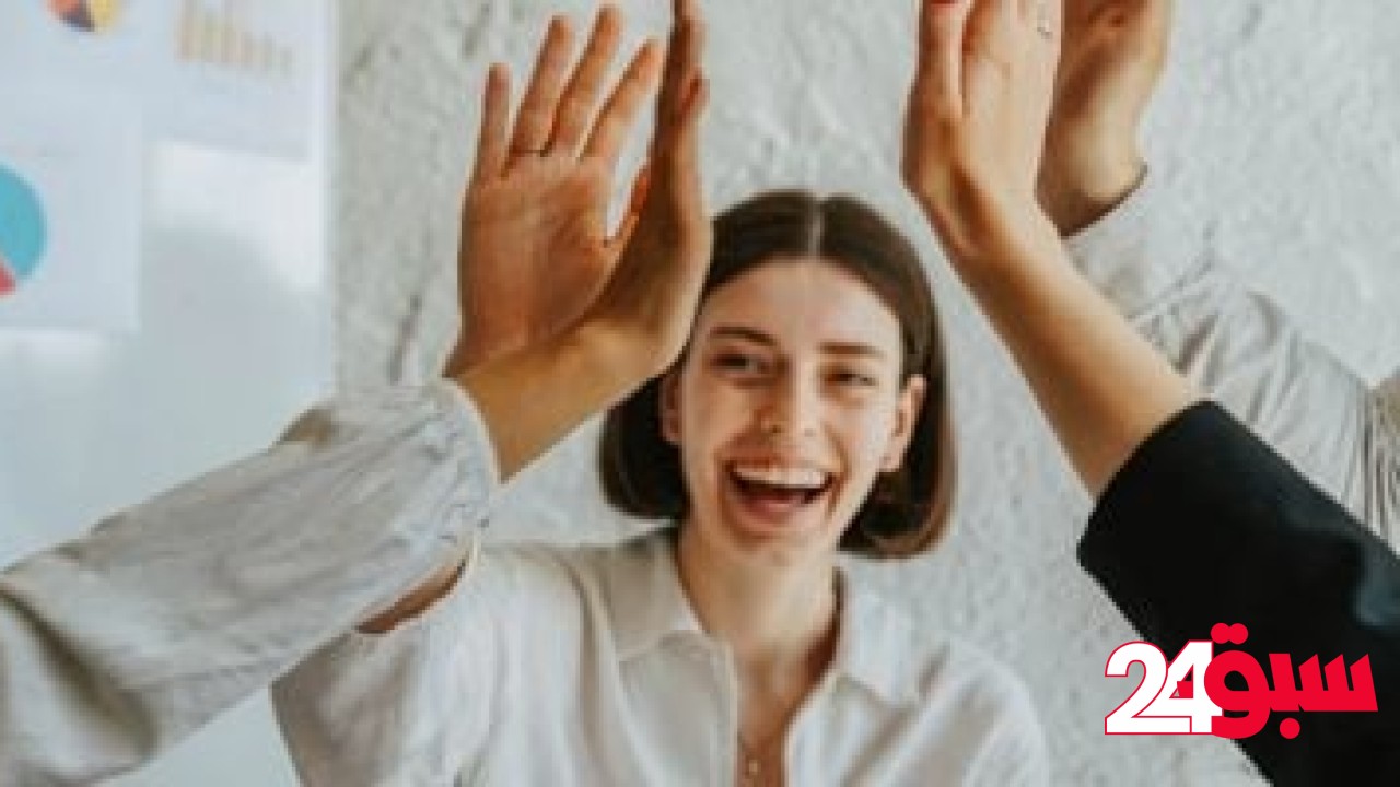 5 أبراج وجودها بيحلي وقت الشغل.. برج الميزان معاك على الحلوة والمرة – سبق 24