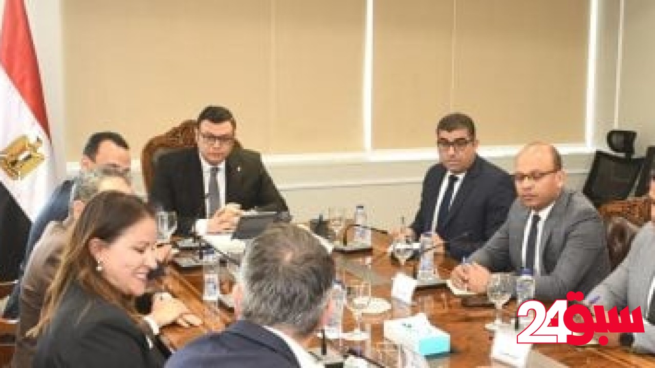 وزير الإسكان يلتقى ممثل شركة The Bench العالمية لبحث سبل التعاون – سبق 24