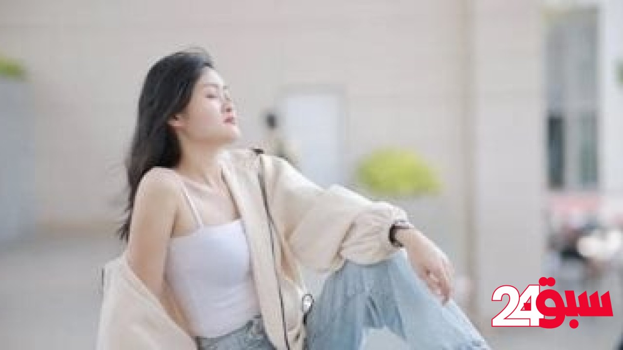 الجينز الواسع موضة 2025.. اعرفى إزاى تلبسيه فى خروجة بالنهار أو سهرة بالليل – سبق 24