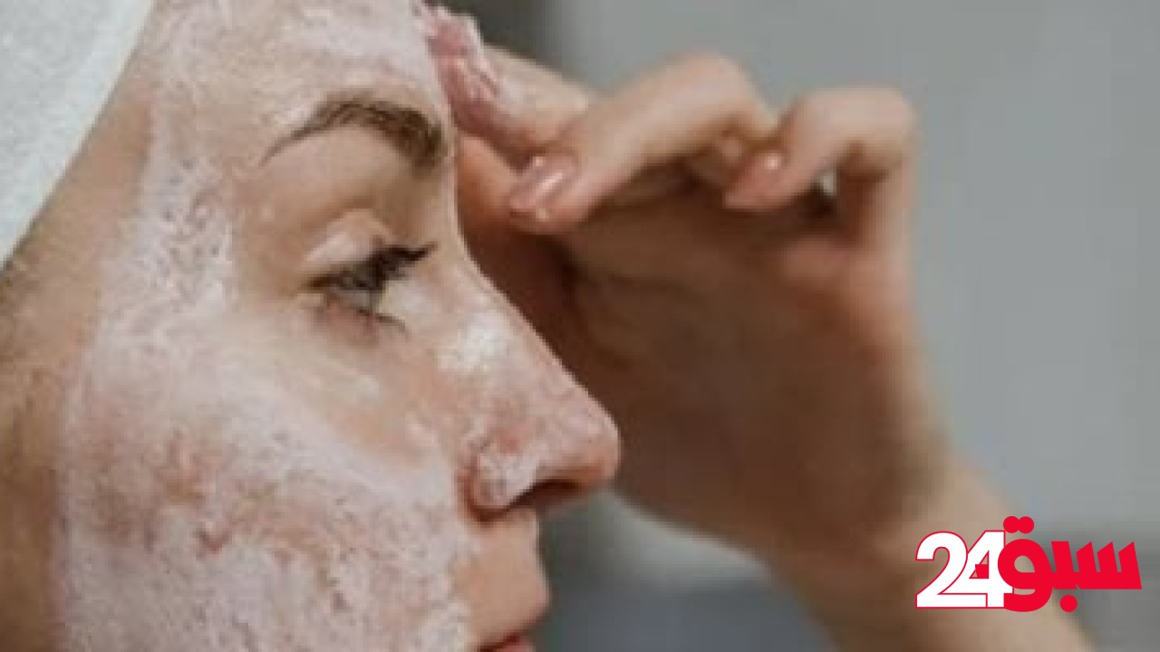 4 علامات إن بشرتك تحتاج للتقشير.. المكياج غير المتناغم والجفاف أبرزها – سبق 24