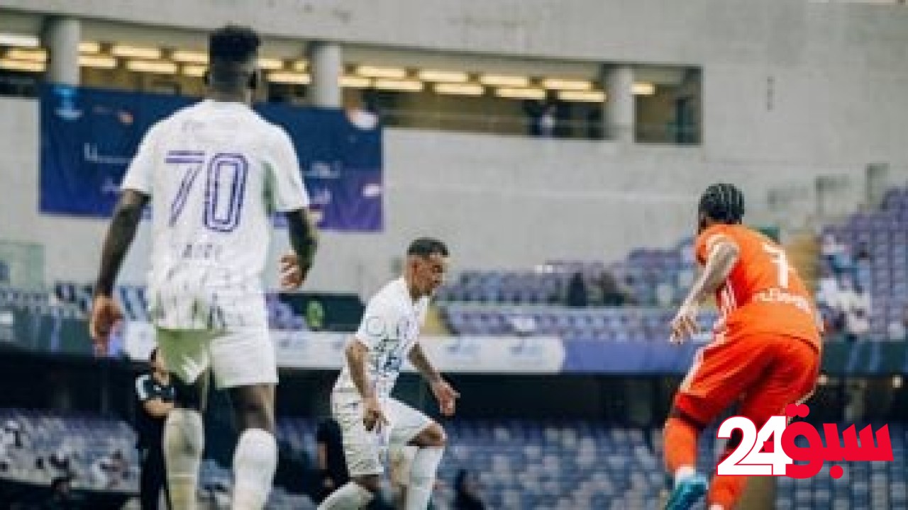 العين ضد عجمان.. إنذار وليد أزارو الأبرز في شوط سلبى بالدورى الإماراتى – سبق 24