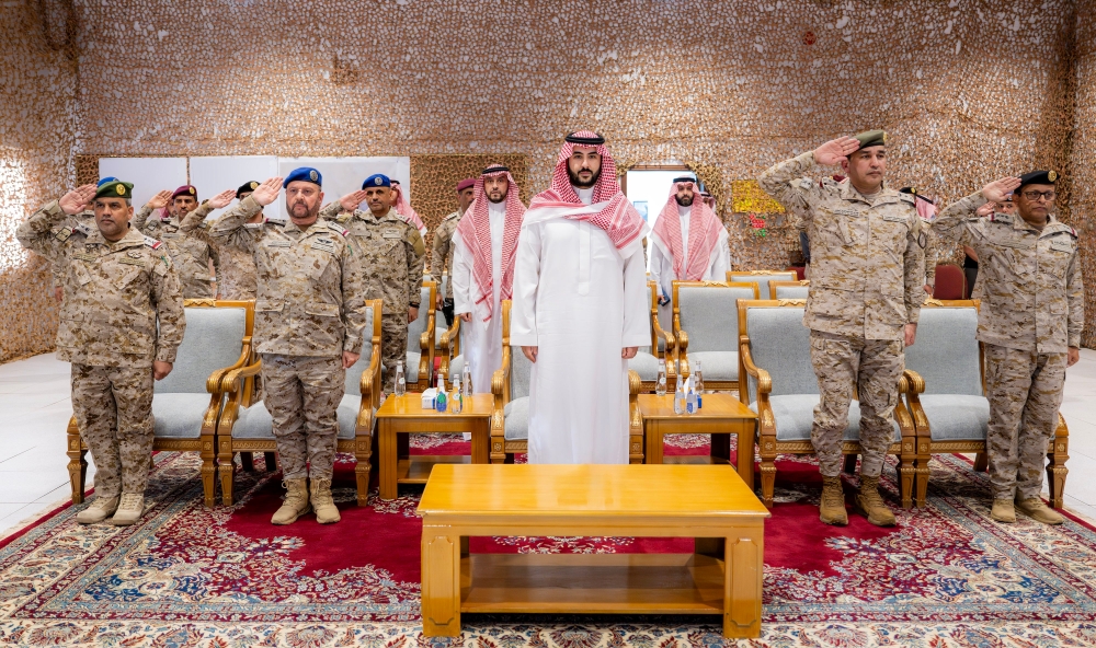 صور| وزير الدفاع يشهد تمرين القوات الخاصة “النخبة”