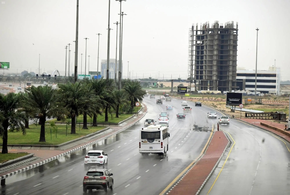 جازان.. أمطار غزيرة وعواصف رعدية على الحرث والعارضة