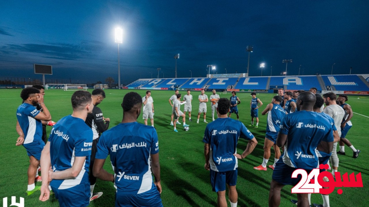 اجتماع عاجل من الشلهوب مع لاعبي الهلال قبل مباراة الرائد