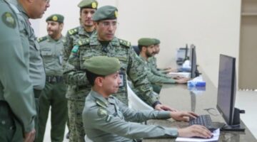 موسم الحج.. مدير الجوازات يؤكد أهمية السرعة والدقة في إصدار التصاريح