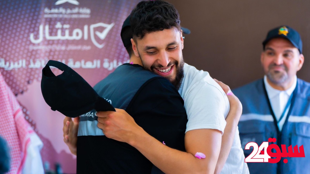 شاب بلجيكي يقطع آلاف الكيلومترات على دراجة لأداء الحج