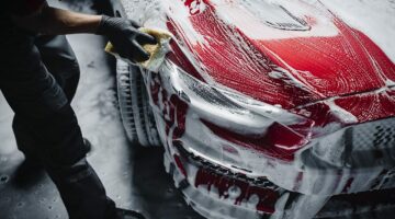 أخطاء غسل السيارة: أبرز العادات الشائعة التي تضر بسيارتك دون أن تدري