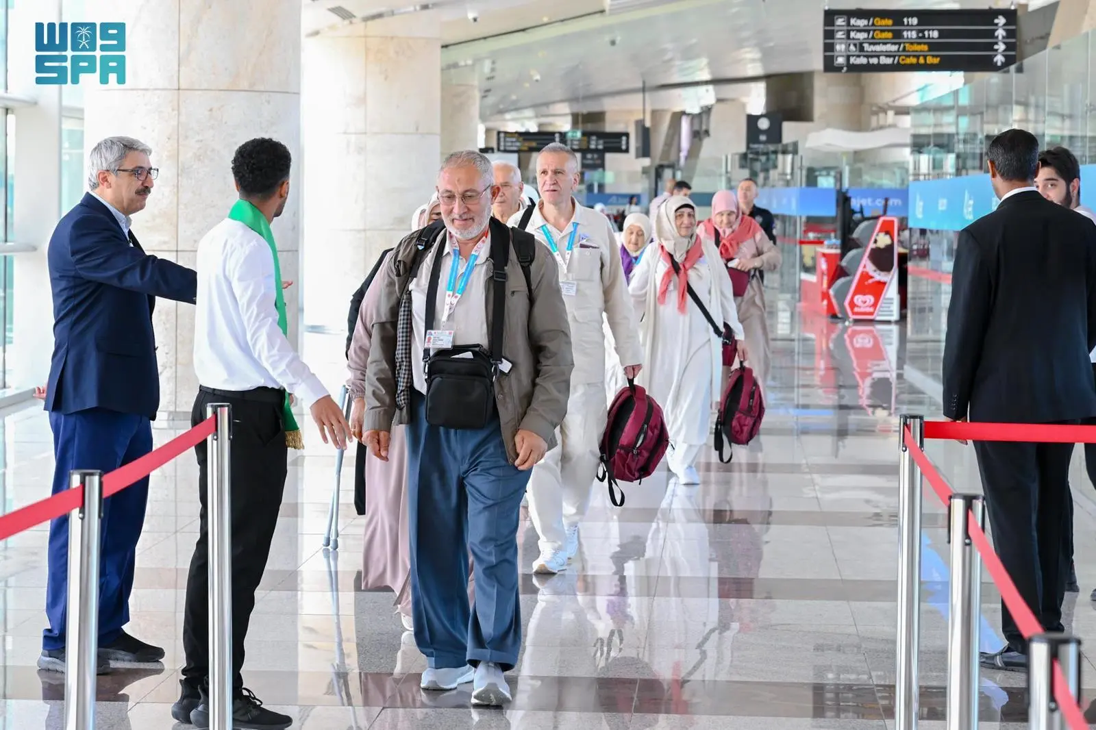 إنهاء إجراءات سفر الحجاج خلال دقائق بتكاتف جهود العاملين في مبادرة طريق مكة
