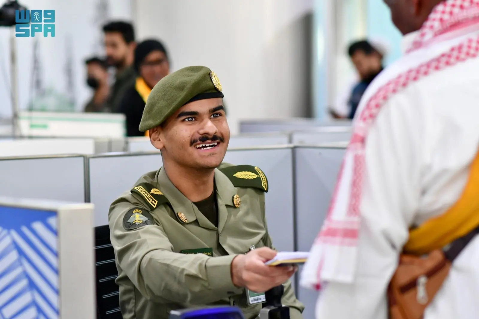 جوازات مطار الأمير محمد بن عبدالعزيز تستقبل أولى رحلات حجاج الصومال