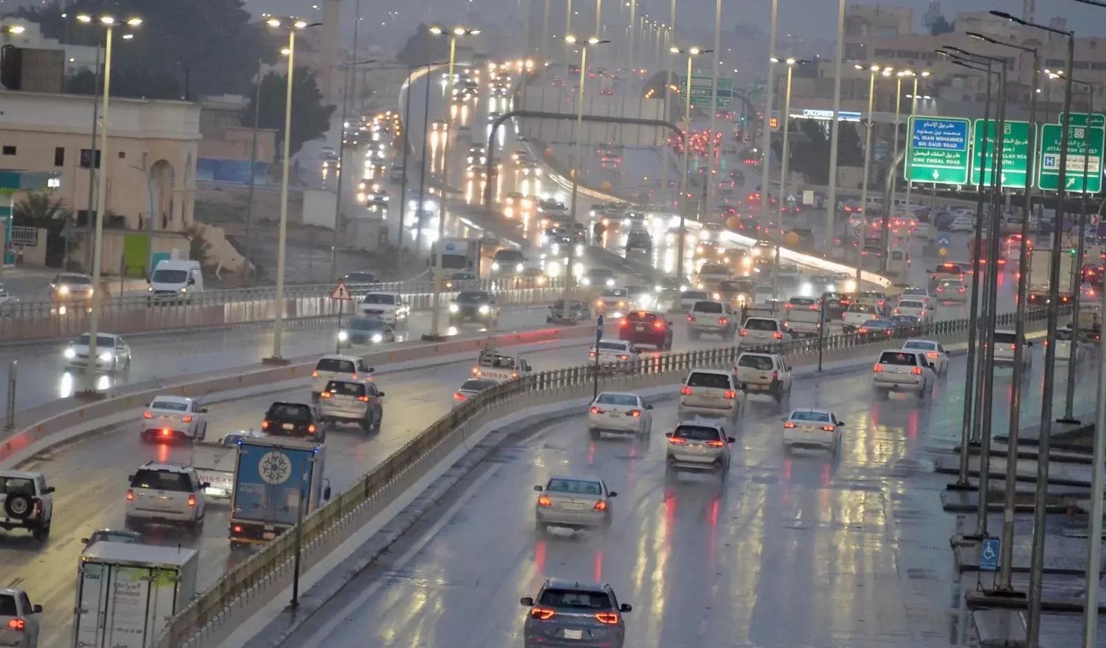 توقعات الطقس اليوم: أمطار وسيول وغبار على 9 مناطق