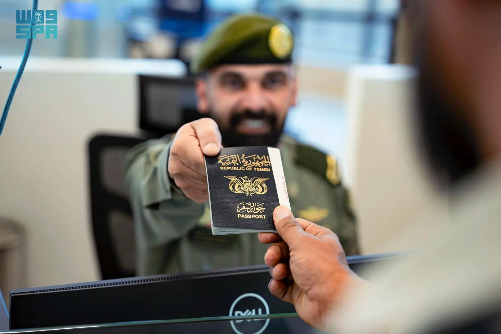 جوازات منفذ الوديعة تستقبل أولى رحلات حجاج اليمن