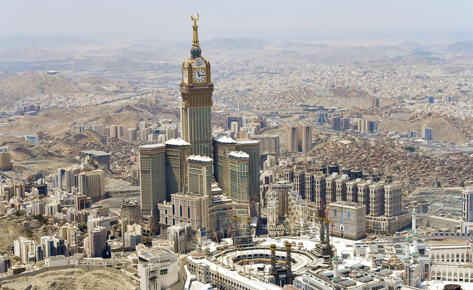 غرامة تصل إلى 100 ألف ريال لمن ينقل أو يوصل حاملي تأشيرات الزيارة إلى مكة المكرمة والمشاعر