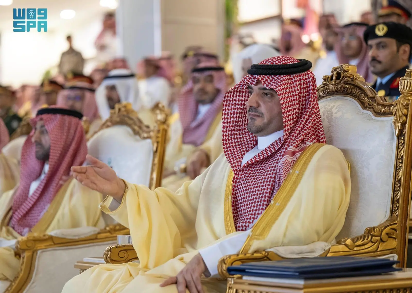 عبدالعزيز بن سعود يرعى حفل تخريج 1935 طالبًا من كلية الملك فهد الأمنية