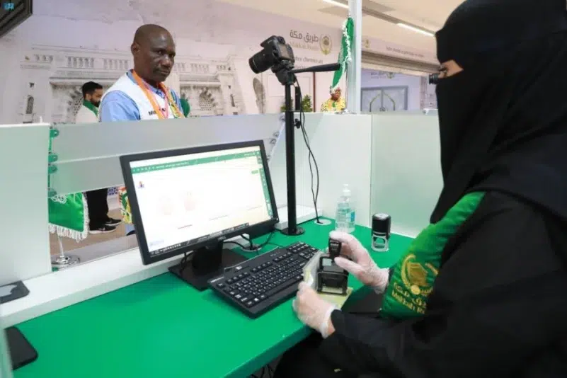 الجوازات تعلن عن قدوم 820,658 حاجًا من خارج السعودية عبر المنافذ الدولية